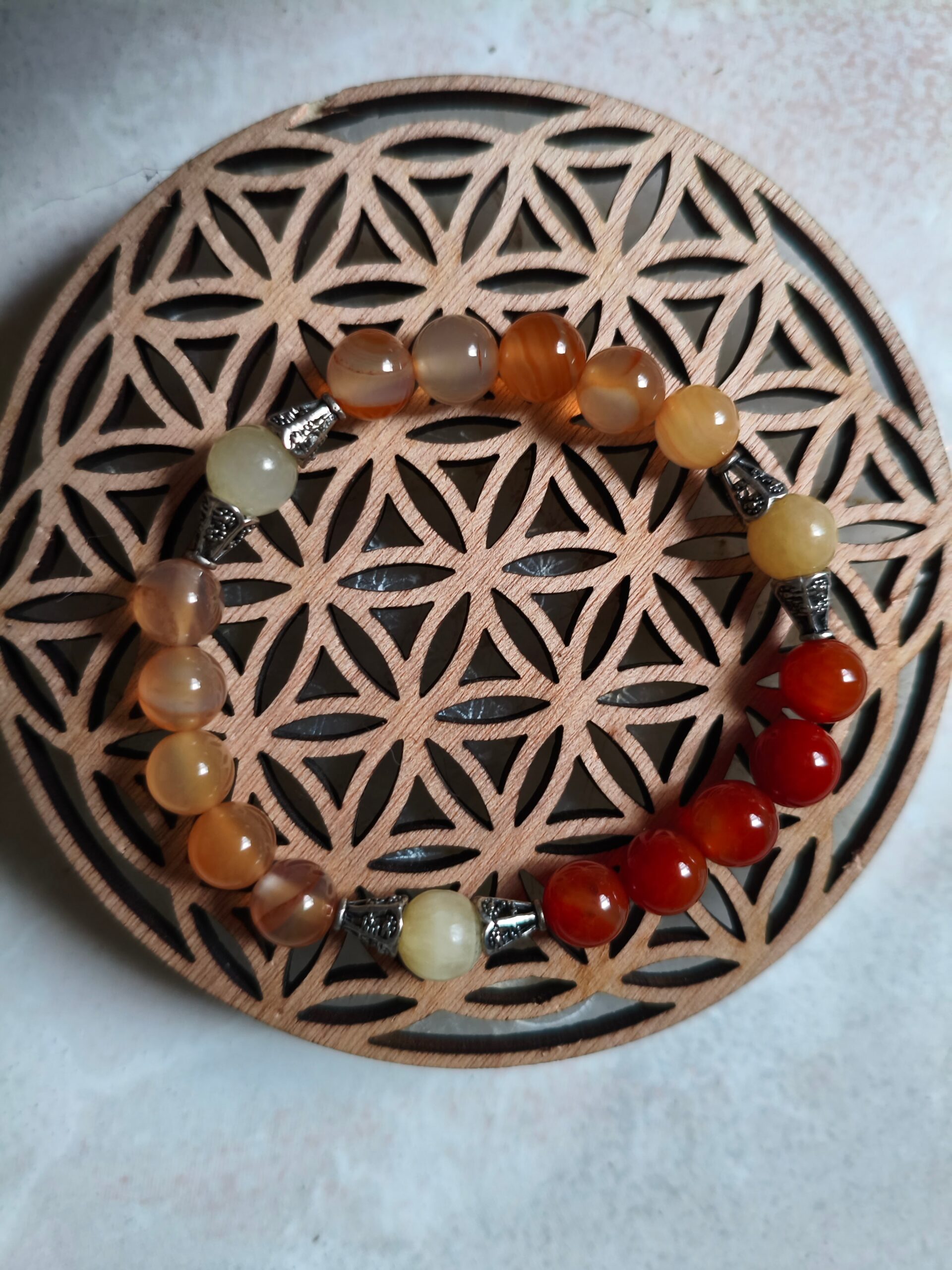 bracelet équilibre féminin jaspe rouge cornaline calcite lithothérapie cycles hormonaux SPM fertilité