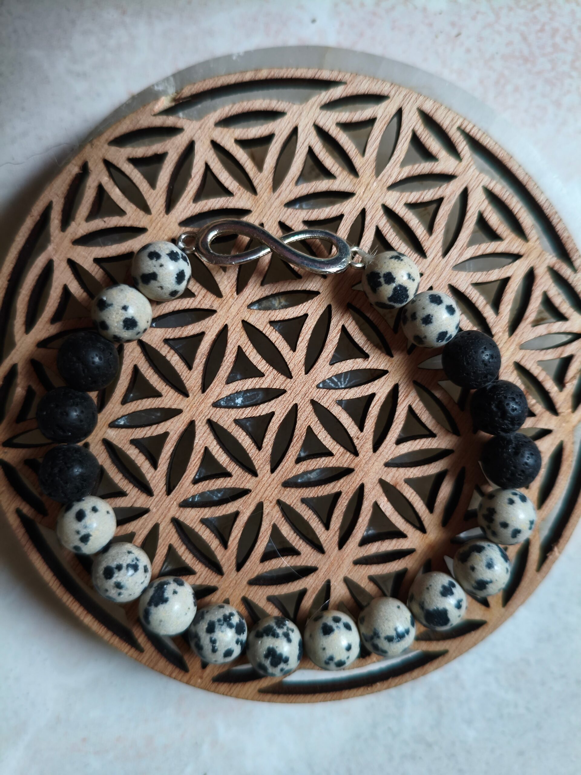 Bracelet jaspe dalmatien infini endurance avec pierre de lave - lithothérapie force et ancrage