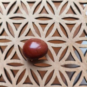 pierre roulée en jaspe rouge lithotherapie