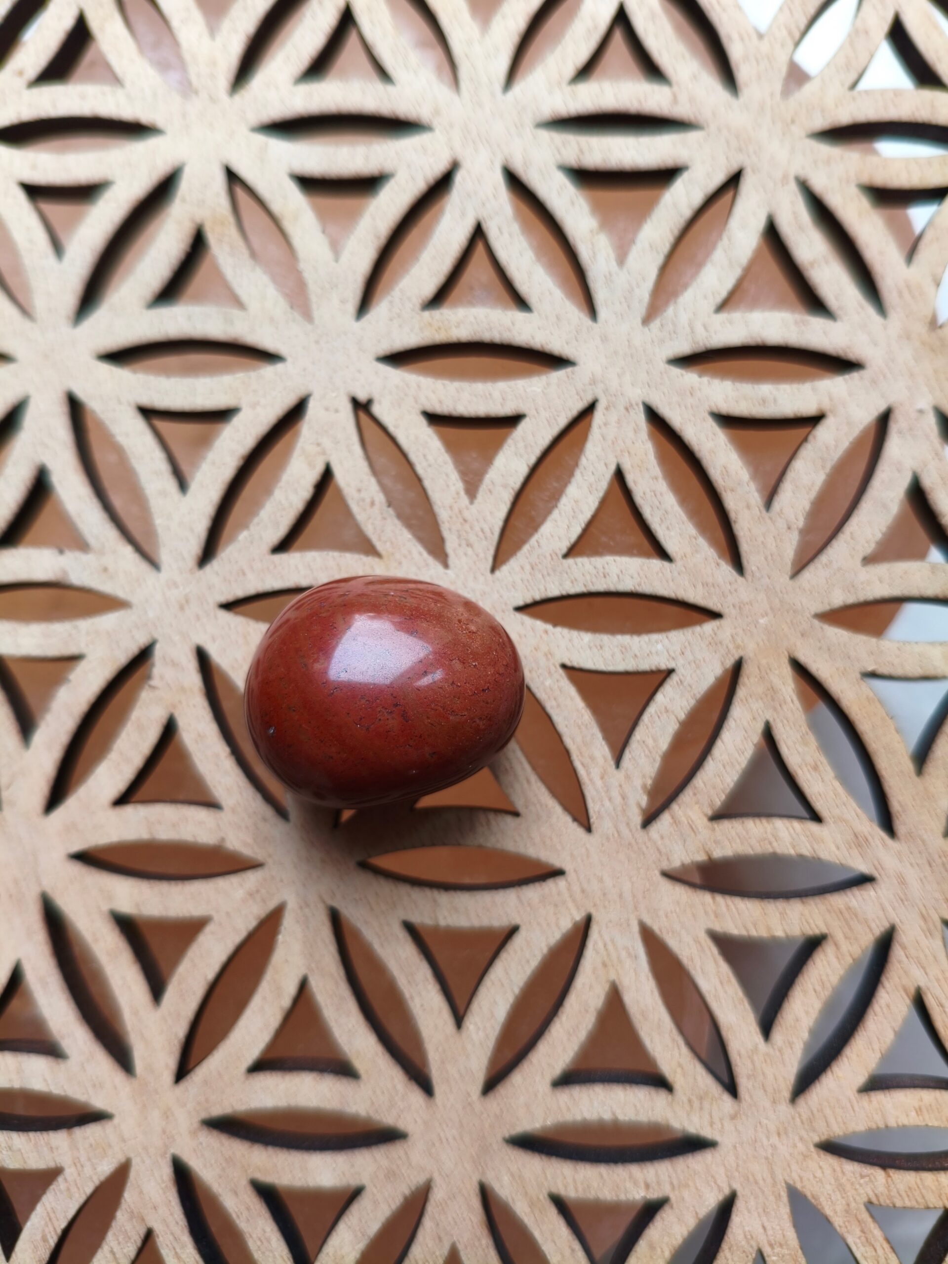 pierre roulée en jaspe rouge lithotherapie