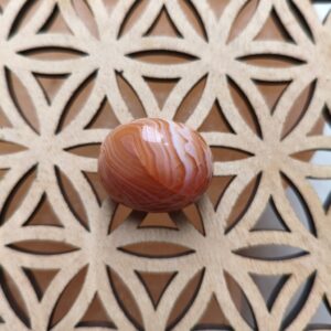 pierre roulée cornaline rubanée lithothérapie