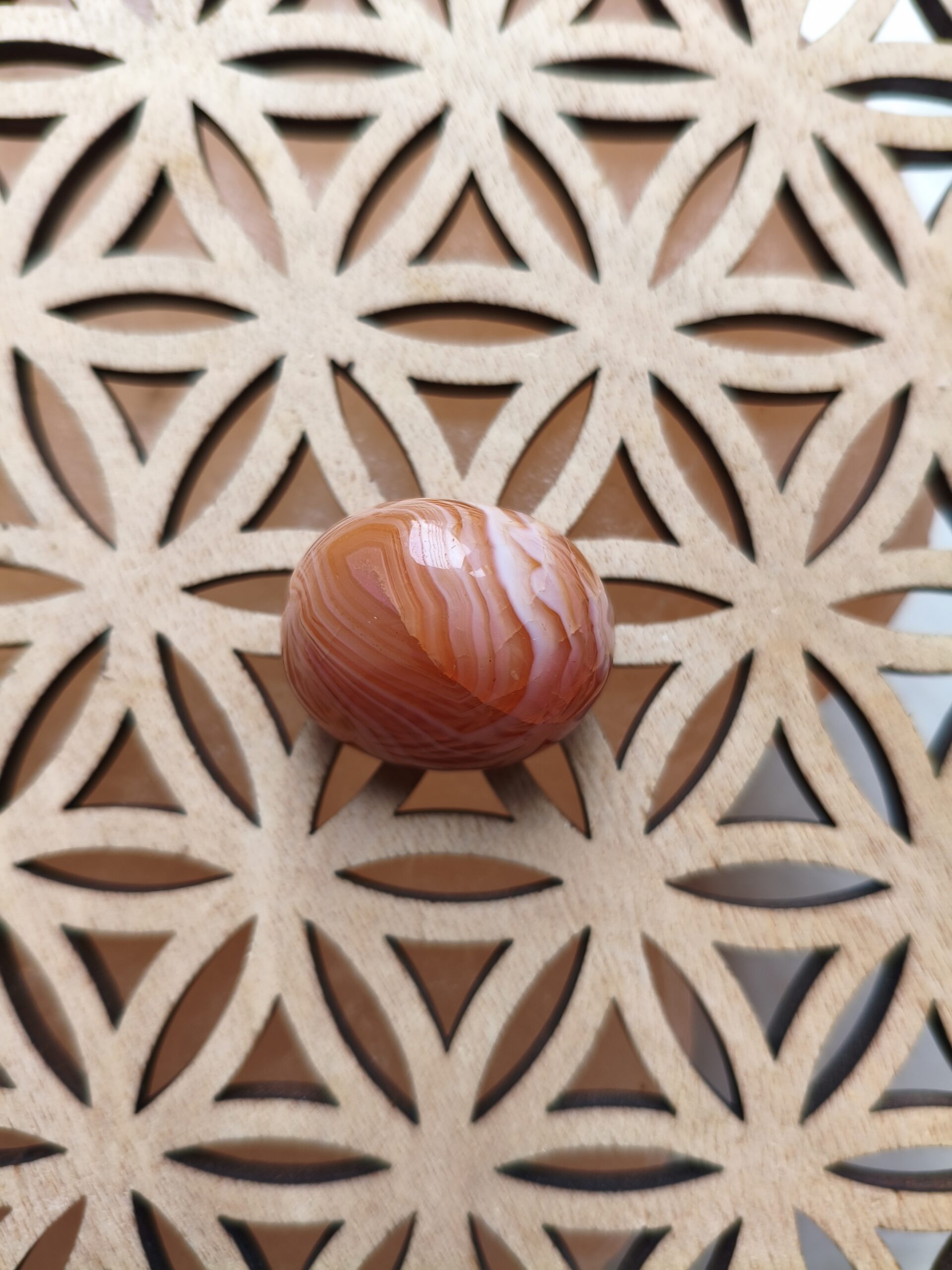 pierre roulée cornaline rubanée lithothérapie