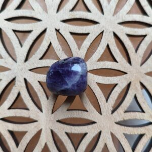 pierre roulée en amethyste lithotheraoie mineraux