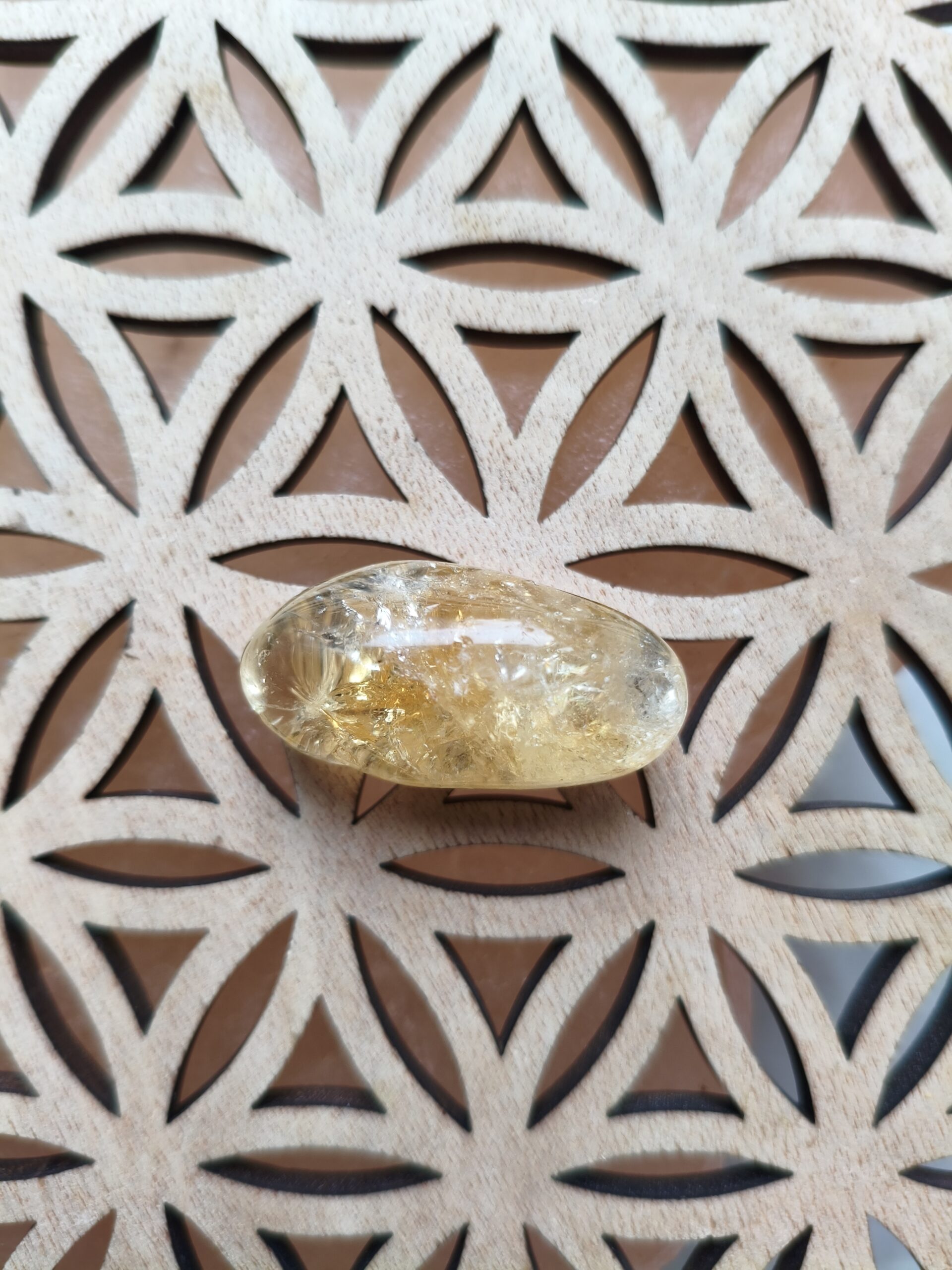 pierre roulée citrine minéraux lithothérapie abondance