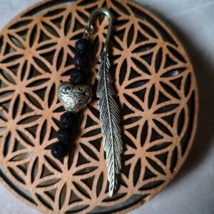 marque-page plume pioerre de lave lithothérapie 8cm perles stabilité émotionnelle