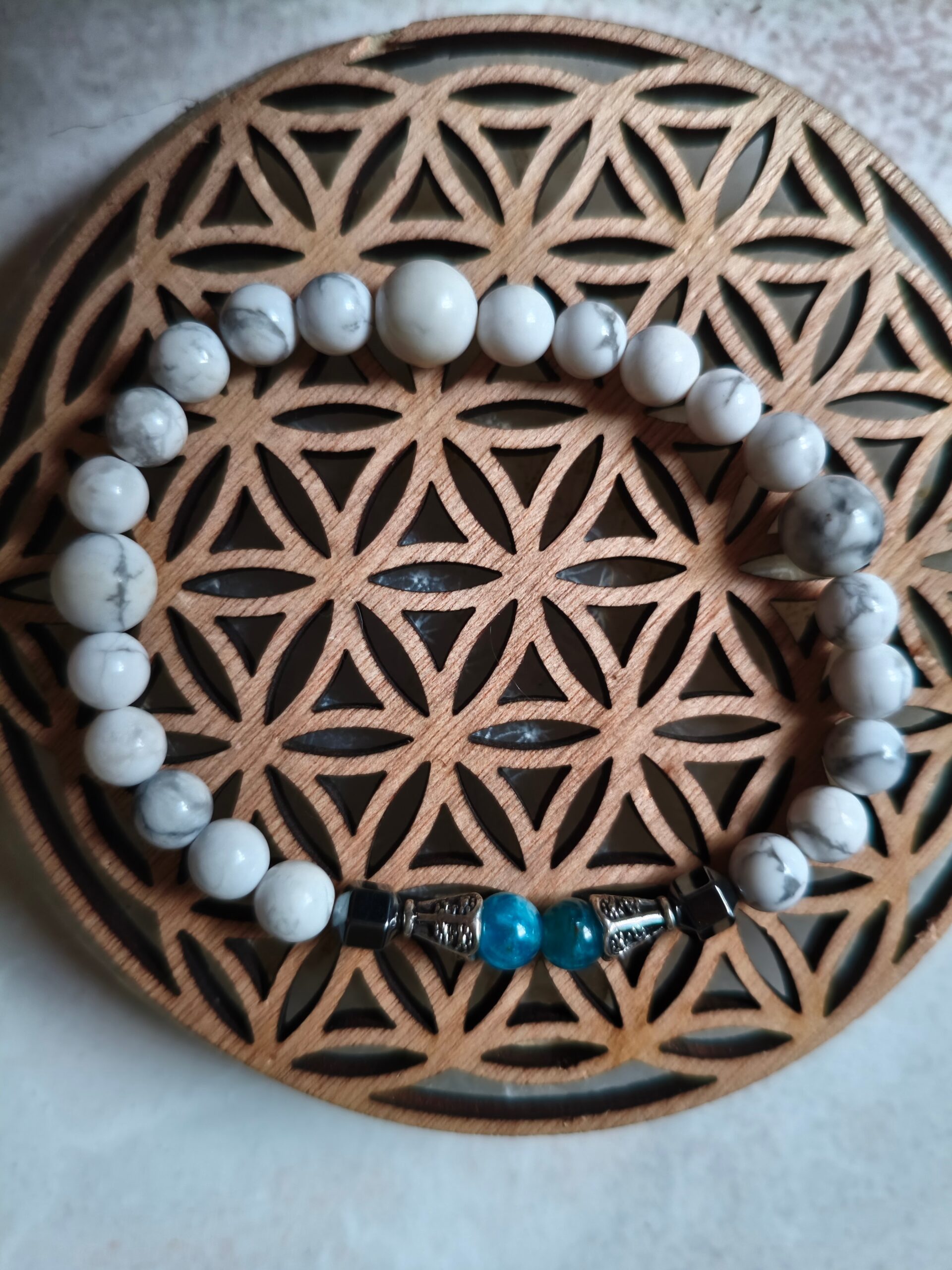 Bracelet minceur howlite apatite hématite ma ligne lithothérapie drainage rétention d'eau perte de poids